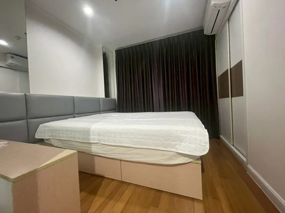 For rent: Lumpini Place Ratchayothin. Fully furnished with built-in furniture. Excellent condition. Every space is utilized efficiently. Book now!