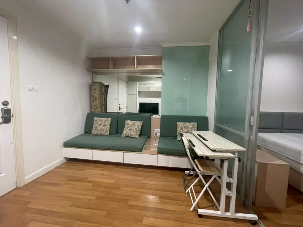 For rent: Lumpini Place Ratchayothin. Fully furnished with built-in furniture. Excellent condition. Every space is utilized efficiently. Book now!