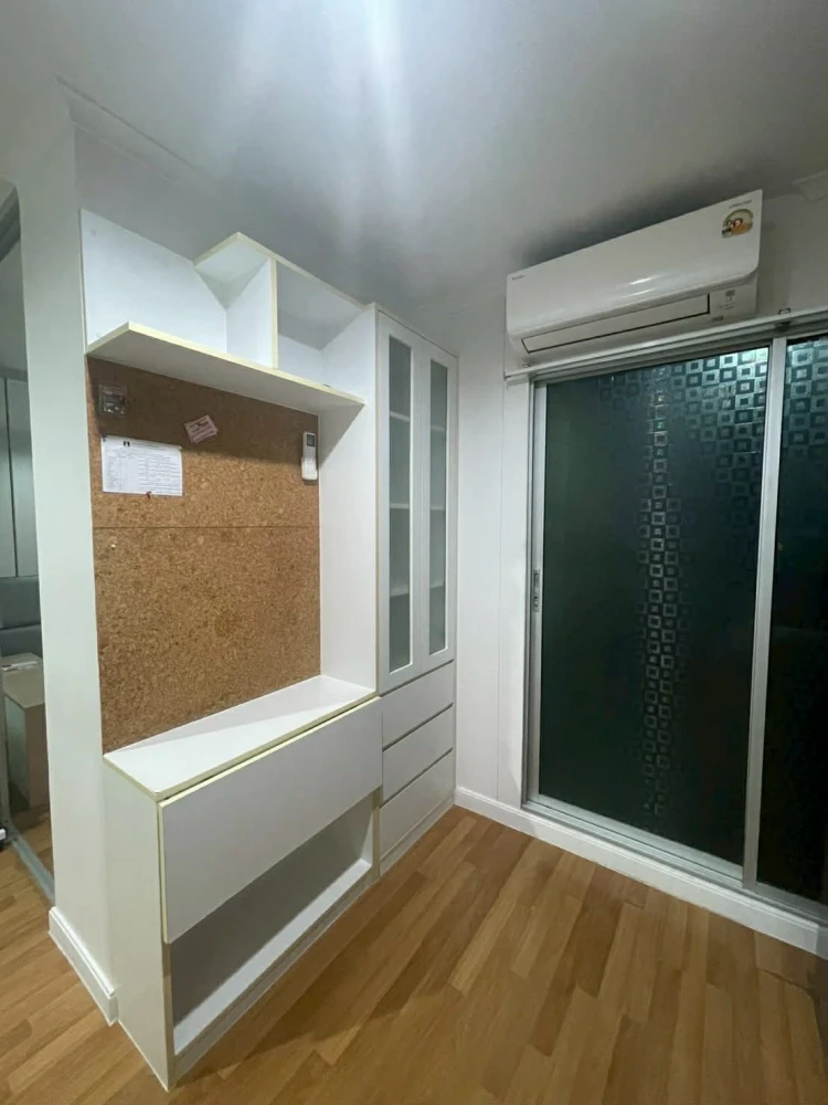 For rent: Lumpini Place Ratchayothin. Fully furnished with built-in furniture. Excellent condition. Every space is utilized efficiently. Book now!