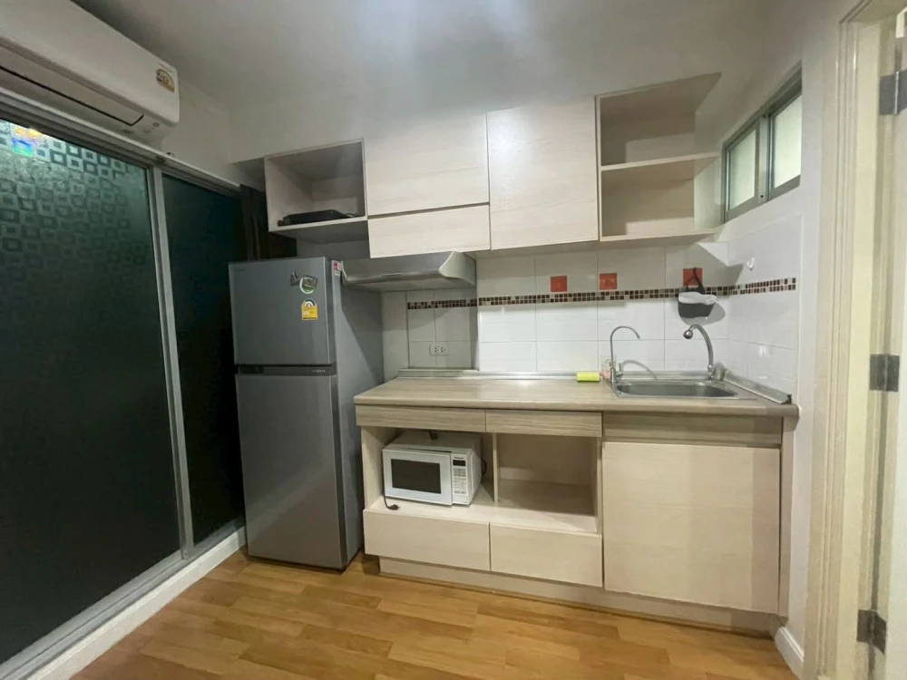 For rent: Lumpini Place Ratchayothin. Fully furnished with built-in furniture. Excellent condition. Every space is utilized efficiently. Book now!