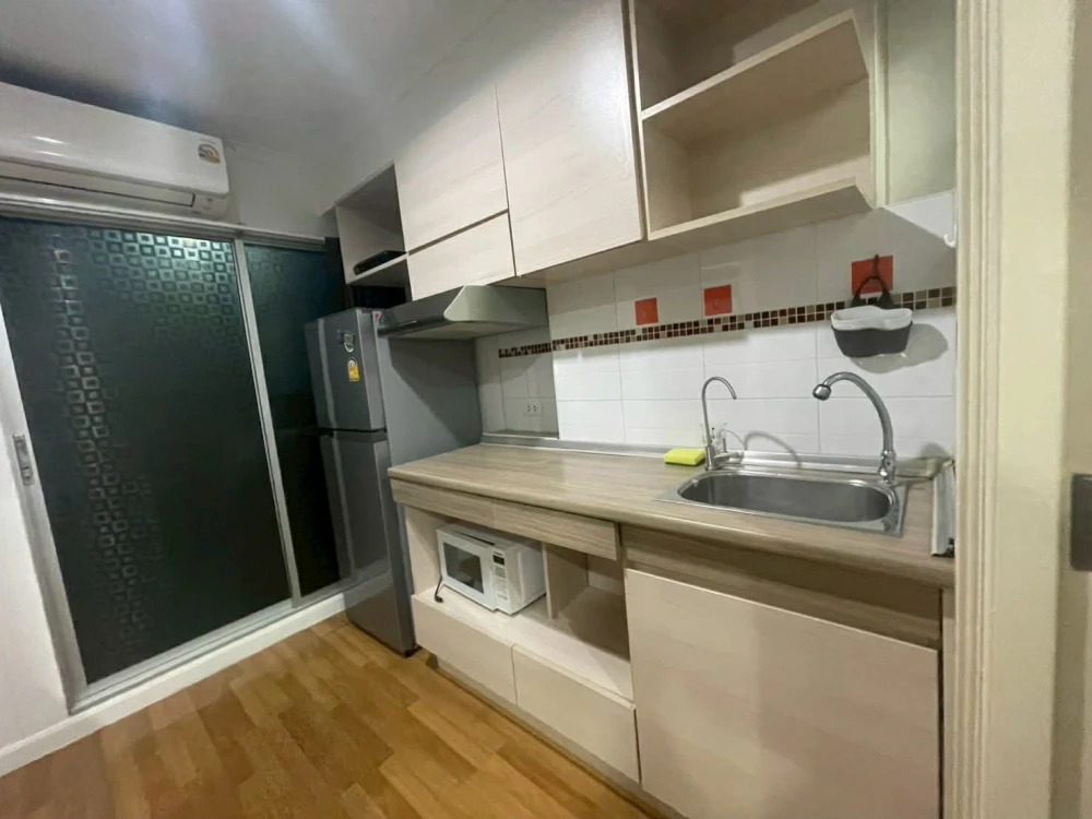 For rent: Lumpini Place Ratchayothin. Fully furnished with built-in furniture. Excellent condition. Every space is utilized efficiently. Book now!