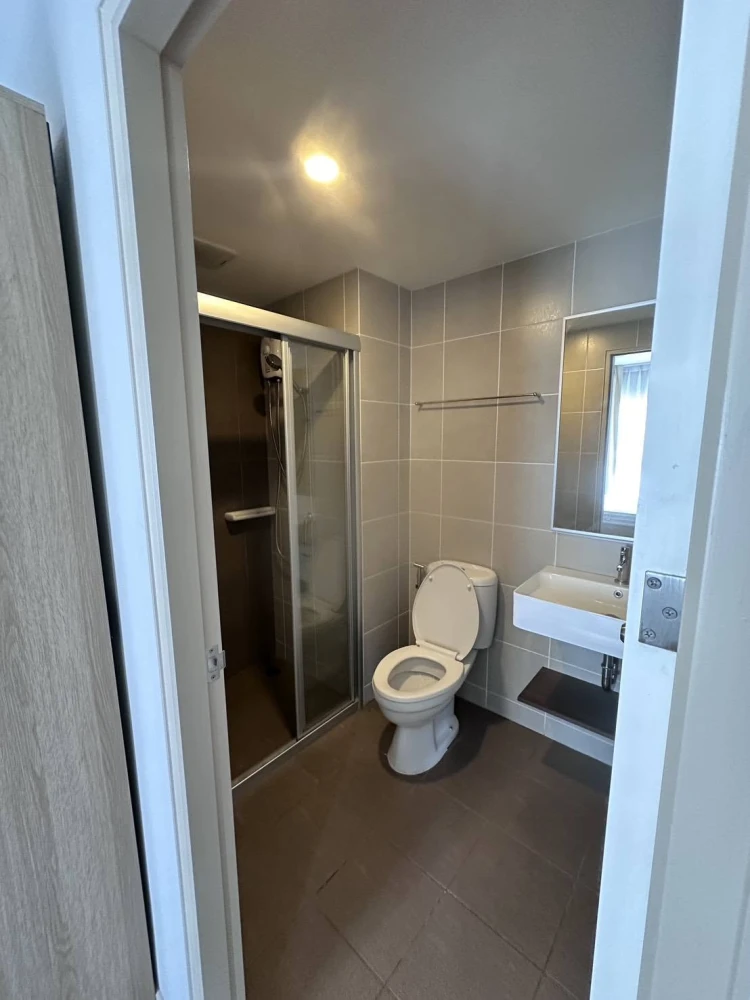 For rent: Lumpini Selected Charan 65 - Sirindhorn Station. Nice room on the 8th floor with pool view. Fully furnished. Book now!