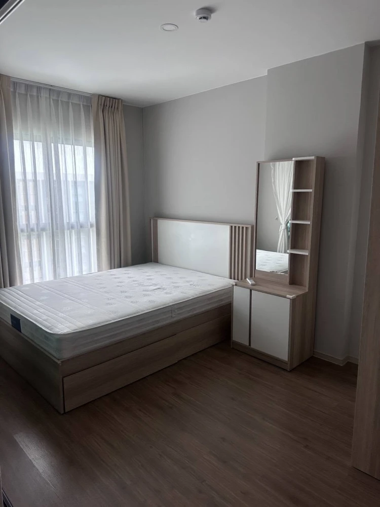 For rent: Lumpini Selected Charan 65 - Sirindhorn Station. Nice room on the 8th floor with pool view. Fully furnished. Book now!