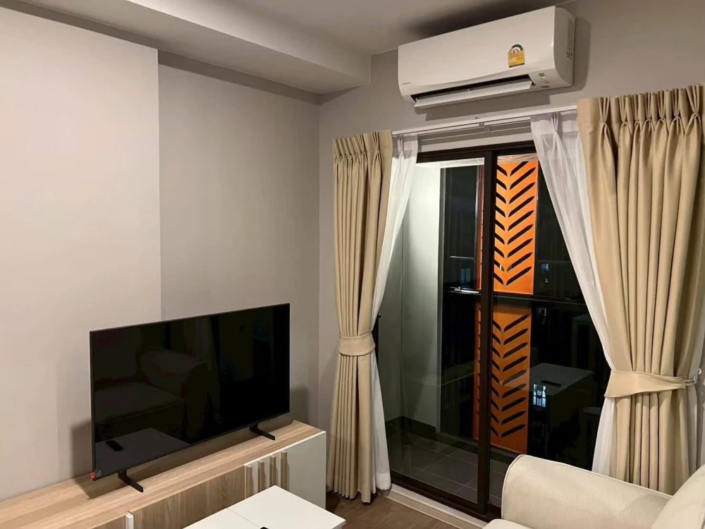 For rent: Lumpini Selected Charan 65 - Sirindhorn Station. Nice room on the 8th floor with pool view. Fully furnished. Book now!