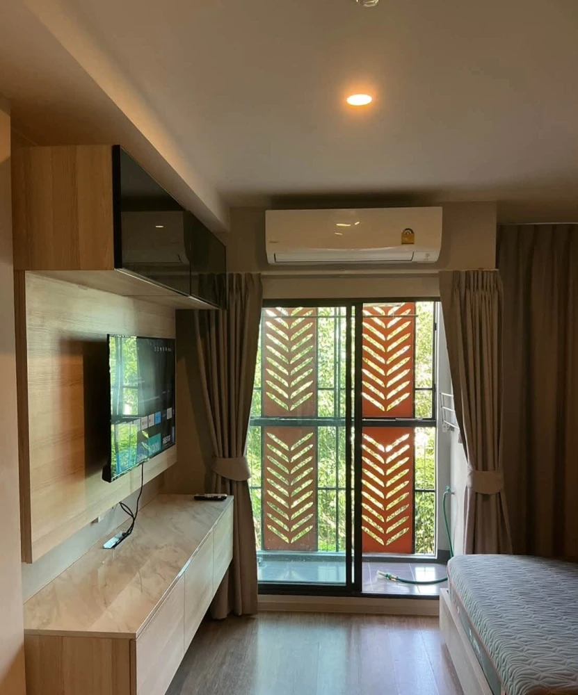 For rent: Lumpini Selected Charan 65 - Sirindhorn Station. Nice room with high-quality built-in furniture. Don't miss out!