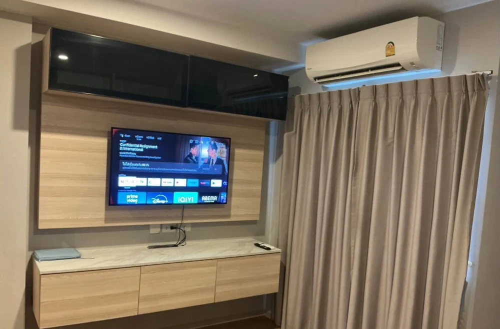 For rent: Lumpini Selected Charan 65 - Sirindhorn Station. Nice room with high-quality built-in furniture. Don't miss out!