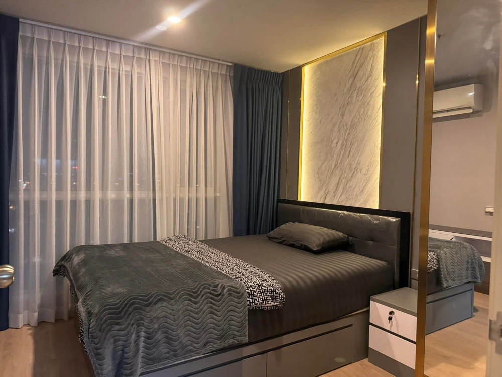 For rent: Lumpini Selected Sutthisan-Saphankwai, 16th floor, corner unit, fully furnished. Book now!