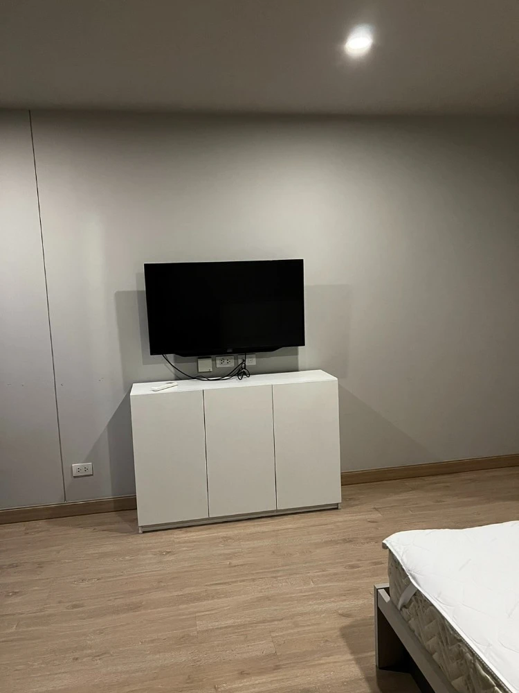 For rent: Lumpini Selected Sutthisan-Saphankwai, 17th floor, nice view room, fully furnished, ready to move in, book now.