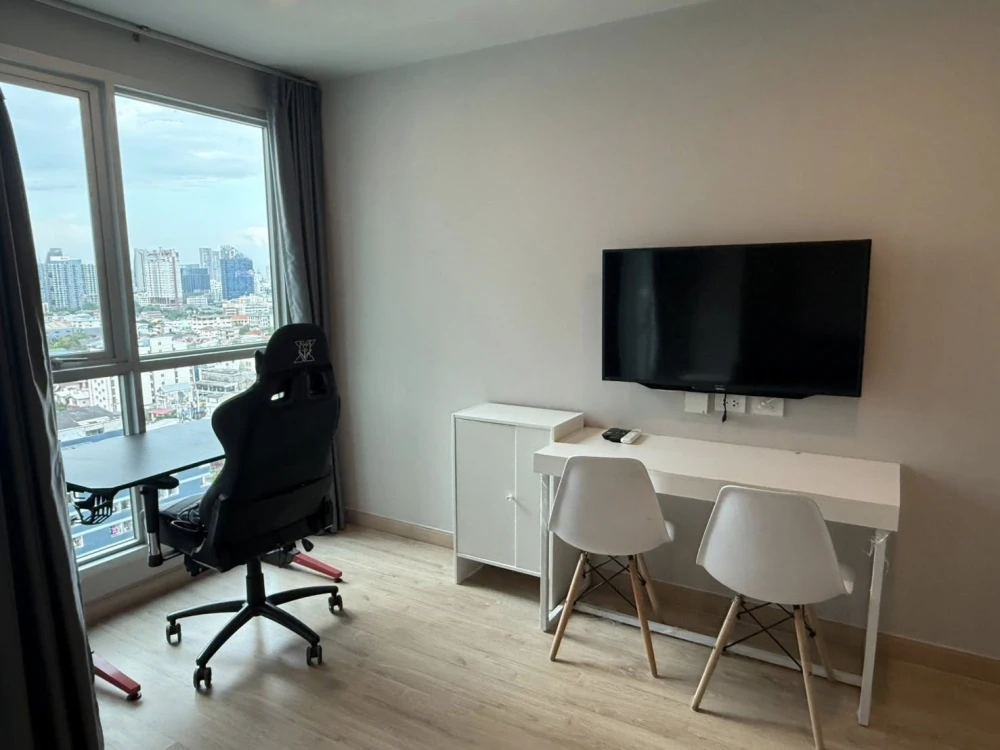 For rent: Lumpini Selected Suthisan-Saphan Khwai, fully furnished and equipped with appliances. Don't miss out!
