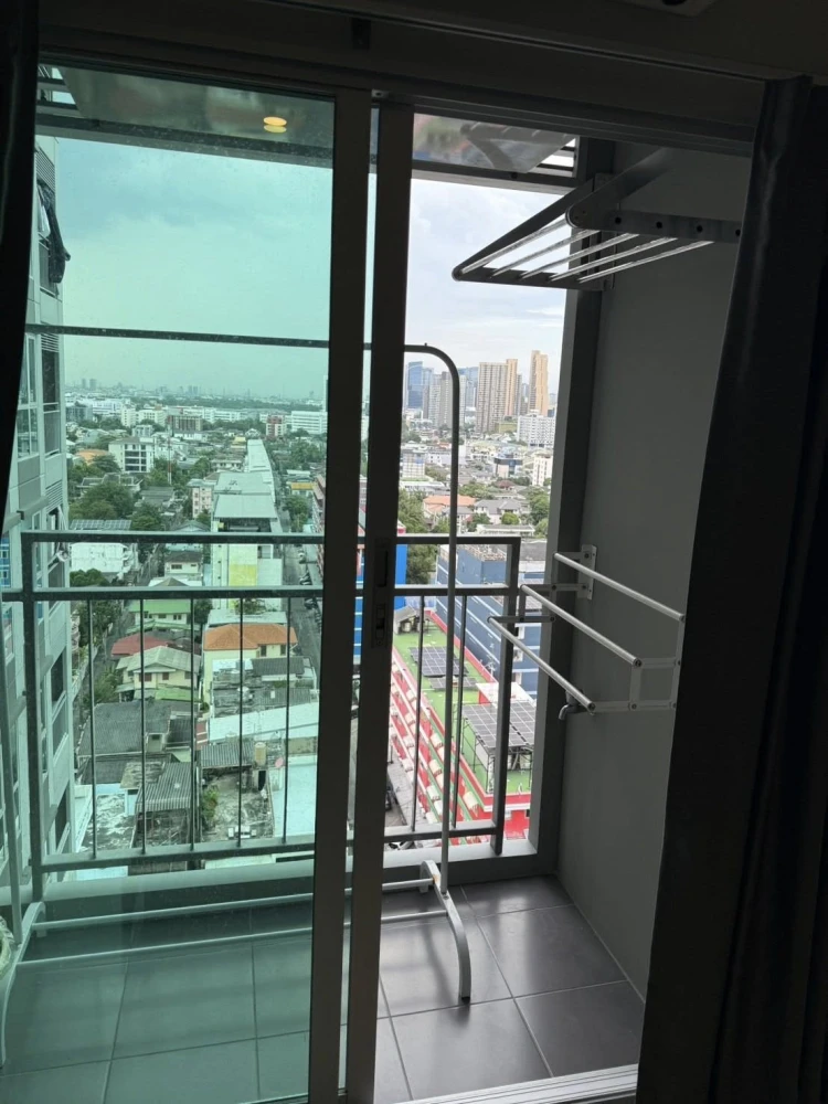 For rent: Lumpini Selected Suthisan-Saphan Khwai, fully furnished and equipped with appliances. Don't miss out!