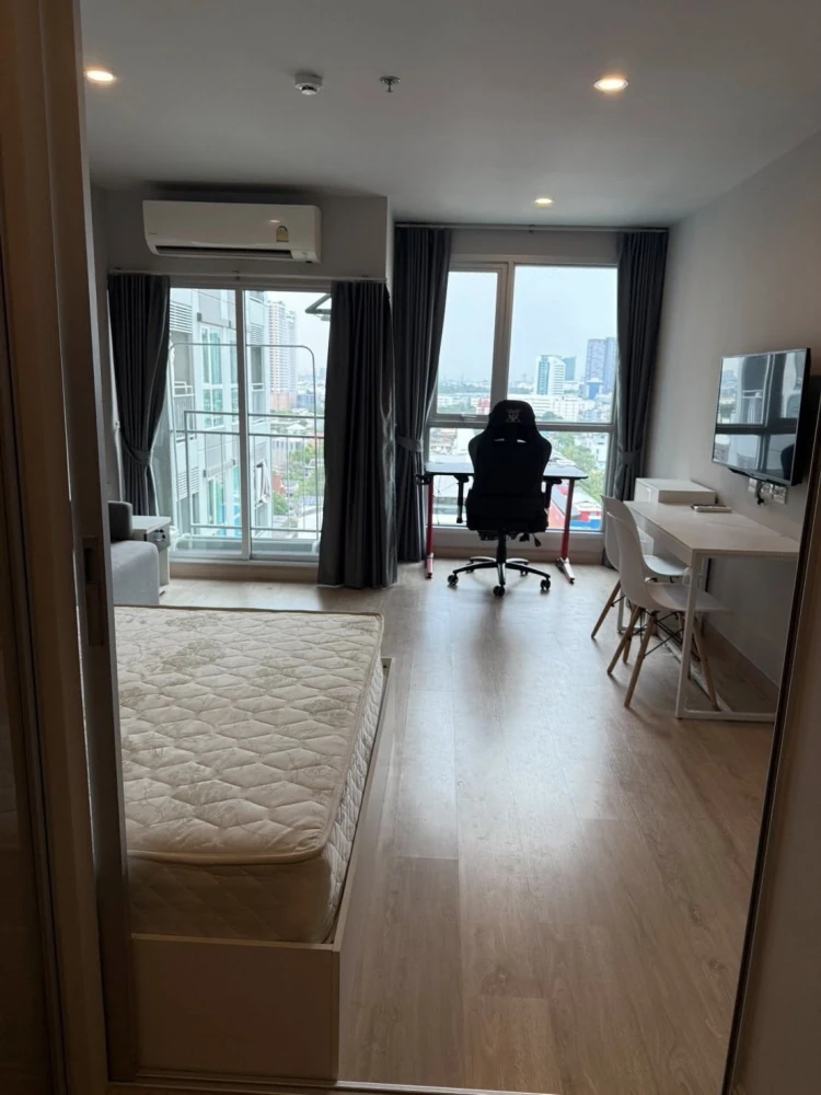 For rent: Lumpini Selected Suthisan-Saphan Khwai, fully furnished and equipped with appliances. Don't miss out!