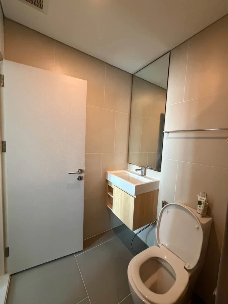 For rent: Lumpini Suite Dindaeng-Ratchaprarop, 1 bedroom, 1 bathroom, in a great location, fully furnished. Book now!