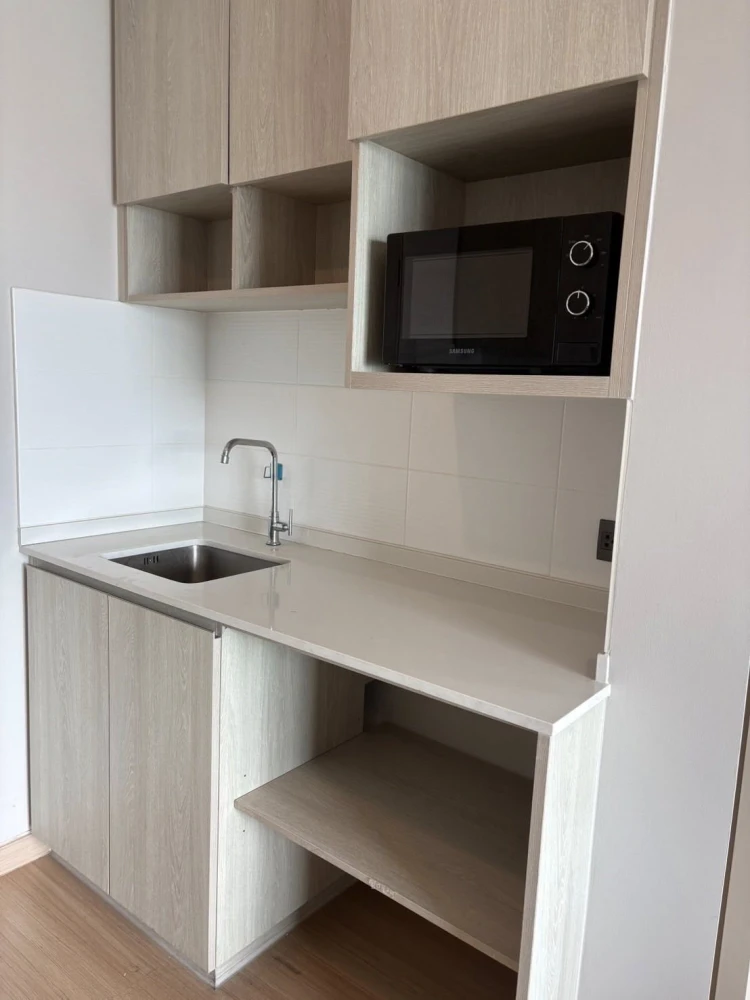 For rent: Lumpini Suite Dindaeng-Ratchaprarop, a comfortable room on a high floor, fully furnished, hurry and book now!!!