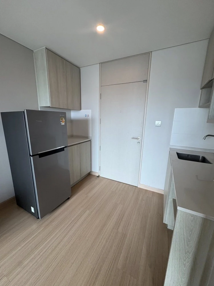 For rent: Lumpini Suite Dindaeng-Ratchaprarop, a comfortable room on a high floor, fully furnished, hurry and book now!!!