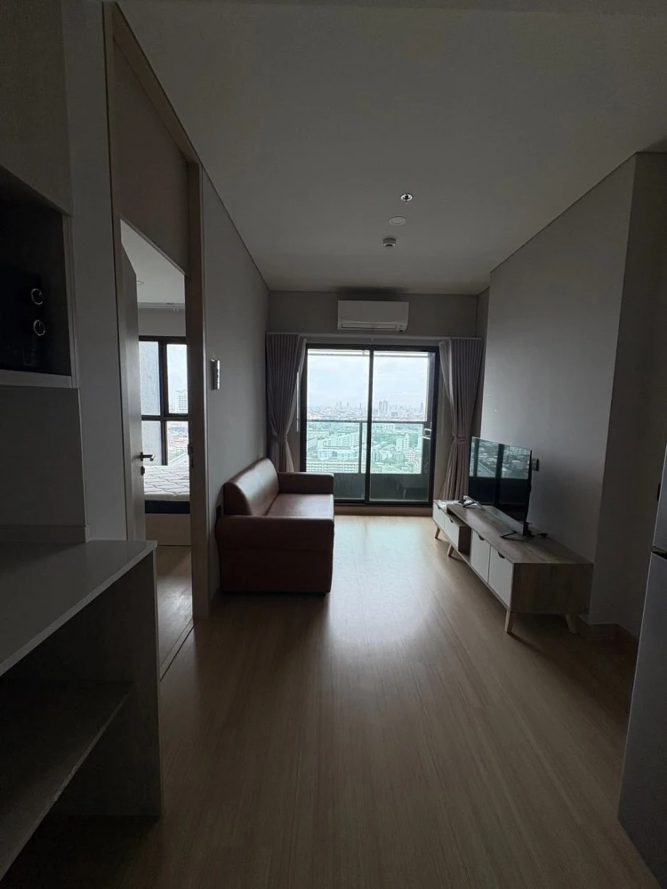 For rent: Lumpini Suite Dindaeng-Ratchaprarop, a comfortable room on a high floor, fully furnished, hurry and book now!!!