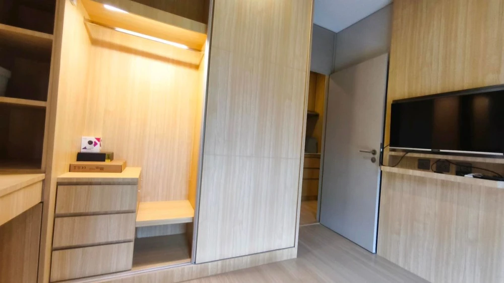 For rent: Lumpini Suite Phetchaburi-Makkasan, 24th floor, nice room, fully furnished, reserve now!