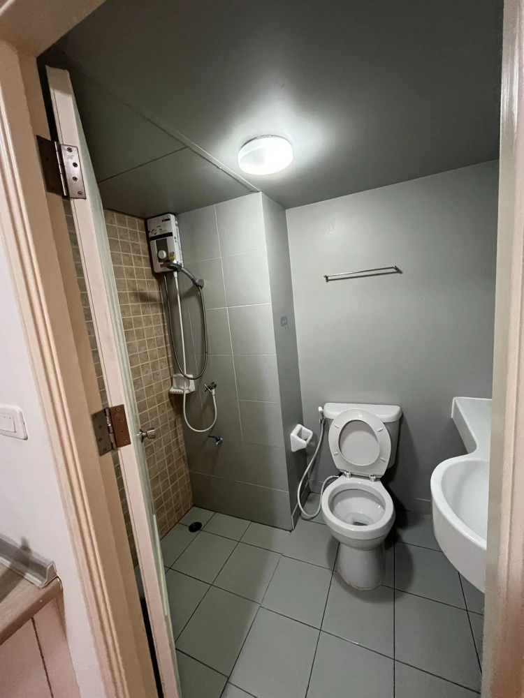 For rent: Lumpini Township Rangsit Klong 1, 1 bedroom, 1 bathroom, fully furnished. Just bring your bags and move in!