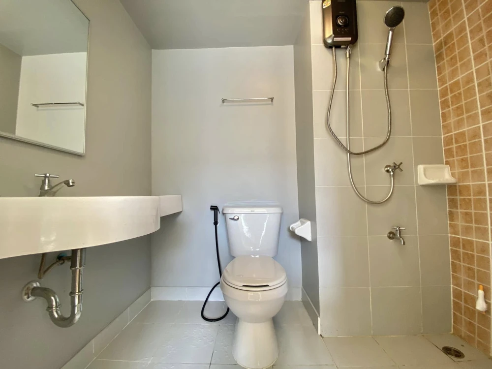 For rent: Lumpini Township Rangsit Klong 1, 1 bedroom, 1 bathroom, built-in furniture. Don't miss out!
