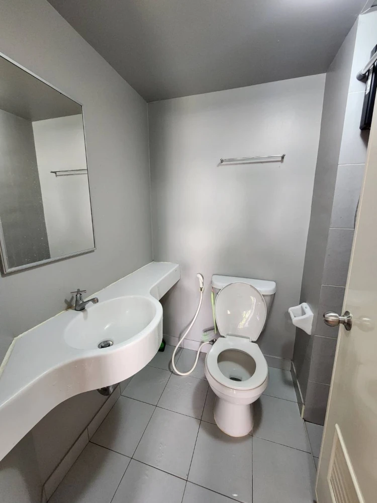 For rent: Lumpini Township Rangsit Klong 1, 2nd floor, fully furnished, nice room, interested, reserve now, urgent.