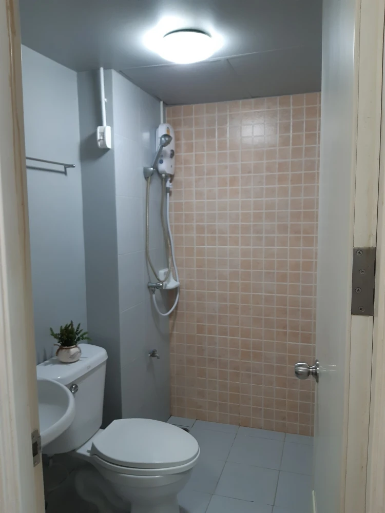 For rent: Lumpini Township Rangsit Klong 1, 3rd floor, fully furnished room, ready to move in, book now before you miss out.
