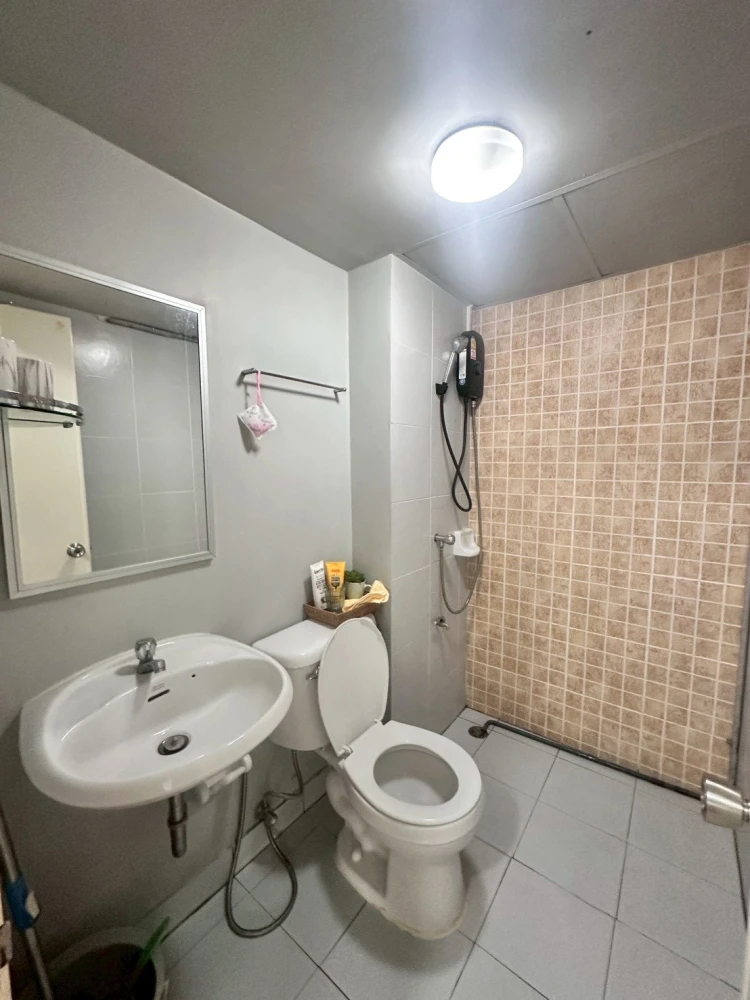 For rent: Lumpini Township Rangsit Klong 1, 3rd floor, fully furnished, very livable. Book now!