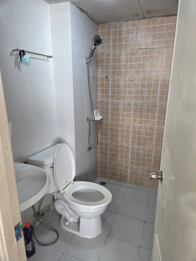 For rent: Lumpini Township Rangsit Klong 1, 4th floor, fully furnished, comfortable unit. Book now, don't miss out!