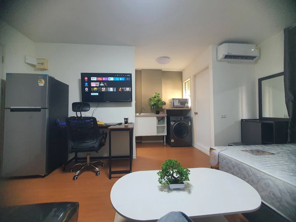 For rent: Lumpini Township Rangsit Klong 1, 4th floor, fully furnished, comfortable unit. Book now!