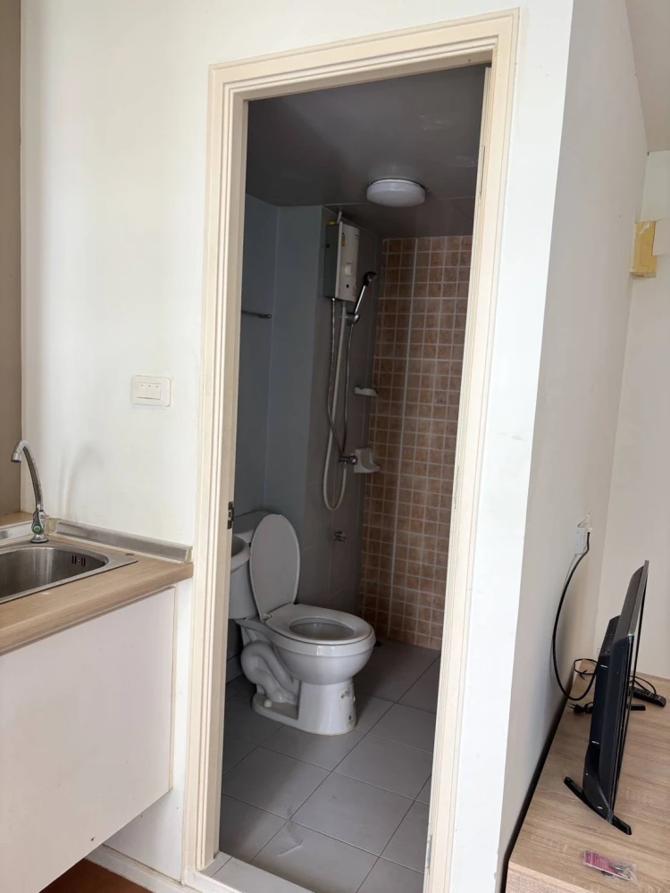 For rent: Lumpini Township Rangsit Klong 1, 4th floor, fully furnished room, ready to move in, reserve now, don't miss out.