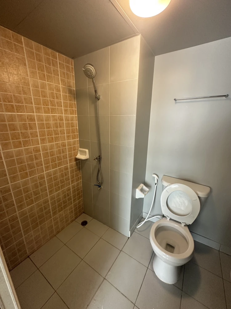 For rent: Lumpini Township Rangsit Klong 1, 5th floor, separated rooms, fully furnished, reserve now.