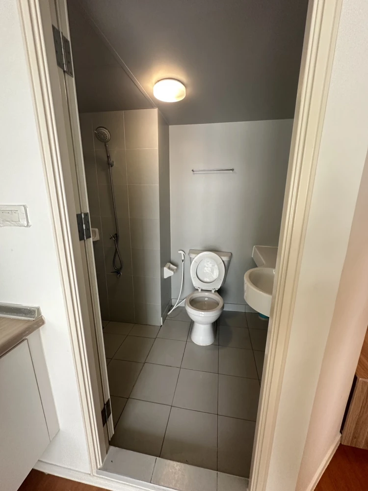 For rent: Lumpini Township Rangsit Klong 1, 5th floor, separated rooms, fully furnished, reserve now.