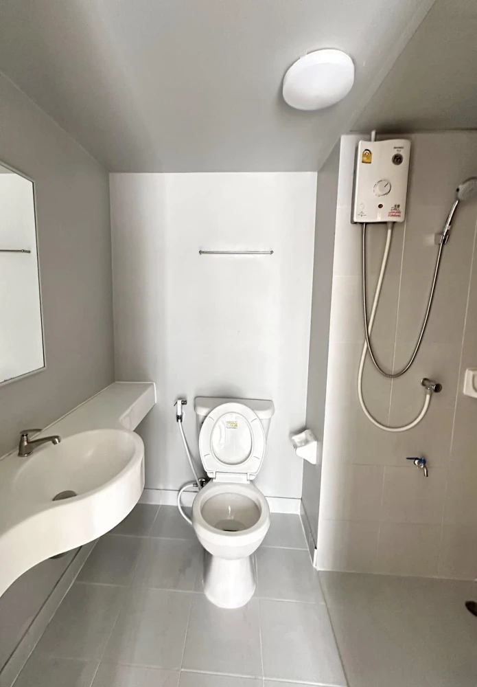 For rent: Lumpini Township Rangsit Klong 1, 7th floor, partitioned room, fully furnished, ready to move in. If interested, hurry and reserve now.
