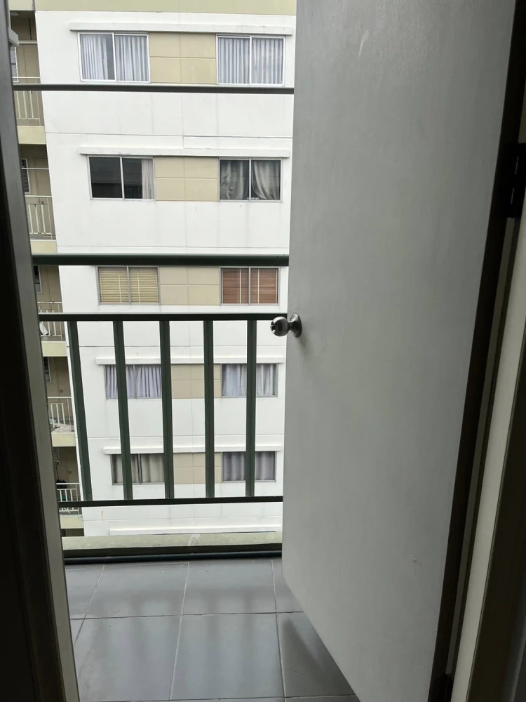 For rent Lumpini Township Rangsit Klong 1, 7th floor, corner room, fully furnished, partitioned room, reserve now.