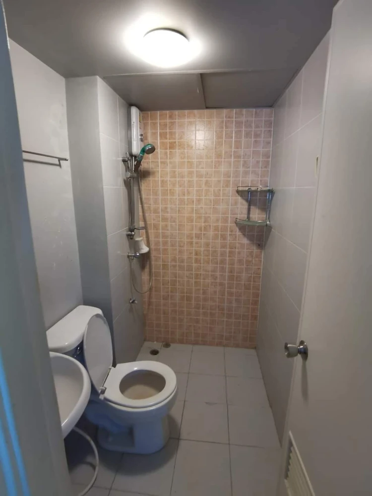 For rent: Lumpini Township Rangsit Klong 1, 7th floor, fully furnished, nice to live in, reserve now before it's gone.
