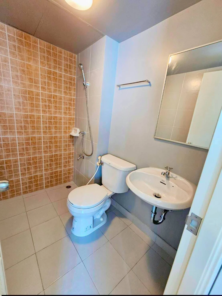 For rent: Lumpini Township Rangsit Klong 1, 8th floor, fully furnished.