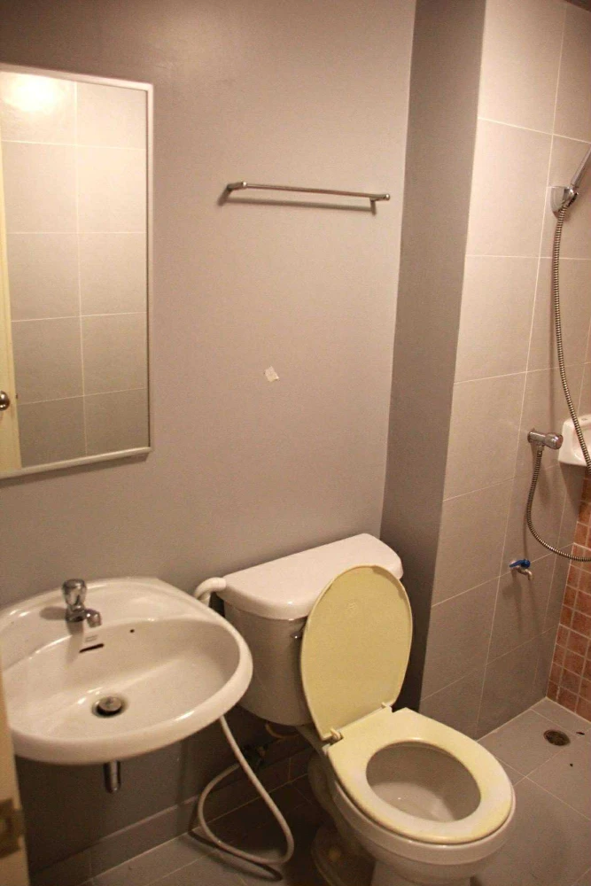 For rent: Lumpini Township Rangsit Klong 1, 8th floor, nice room, good price, reserve now, don't miss out.