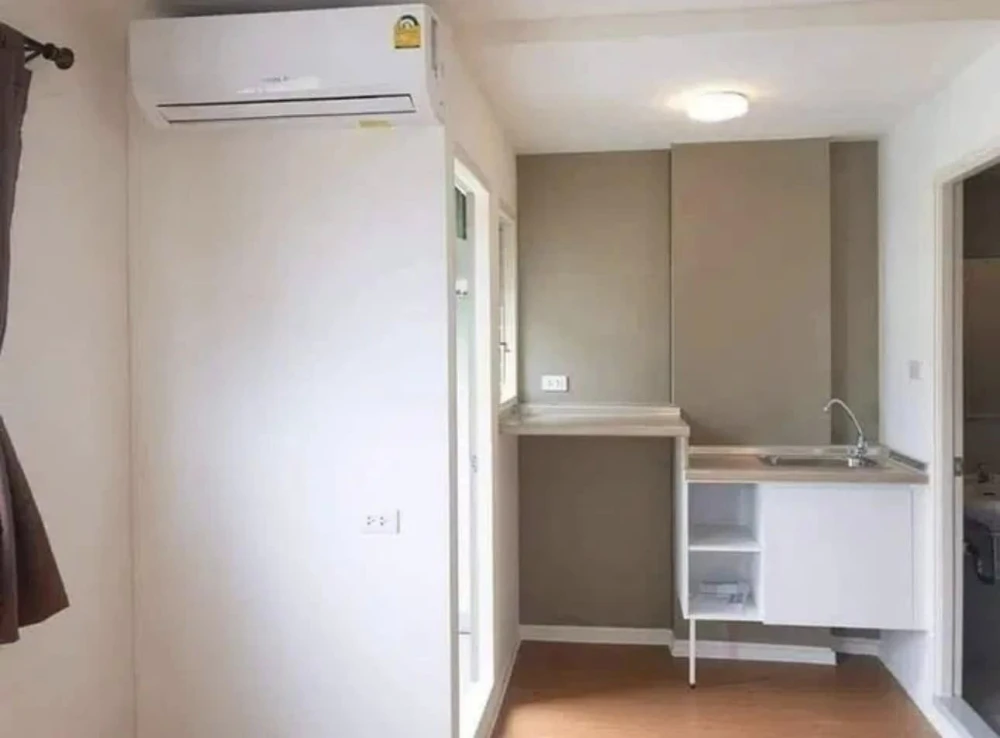 For rent: Lumpini Township Rangsit Klong 1, 8th floor, empty room, airy, spacious, comfortable, reserve now.