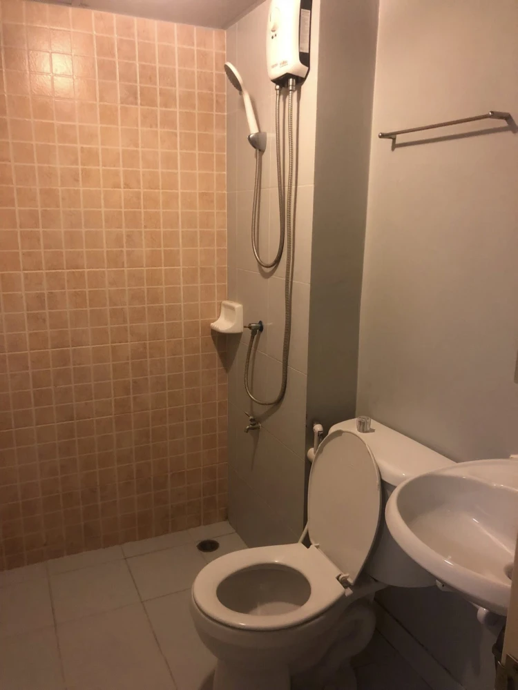 For rent Lumpini Township Rangsit Klong 1, spacious room, lots of usable space, good wallpaper, comes with complete furniture, book now.