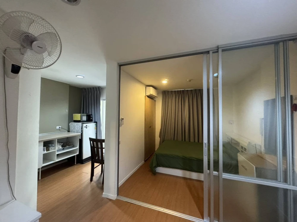 For Rent: Lumpini Township Rangsit Klong 1. Unit with a partitioned room, fully furnished, and inviting. Act fast—book now!