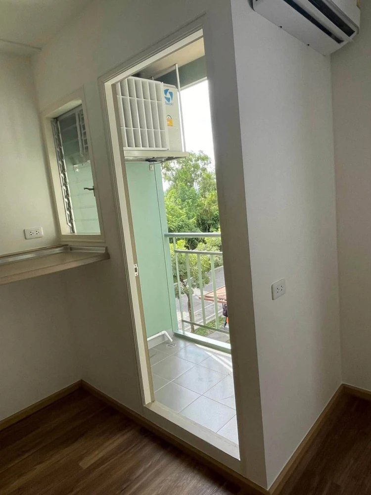 For rent: Lumpini Township Rangsit Klong 1, 3rd floor unit, fully furnished. Book now!