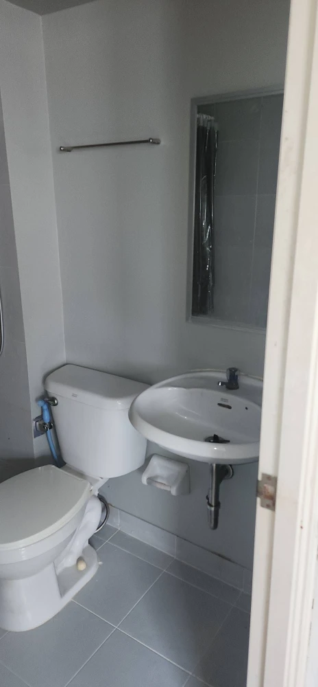 For rent: Lumpini Township Rangsit Klong 1, 6th floor unit, fully furnished. Just bring your bags and move in!