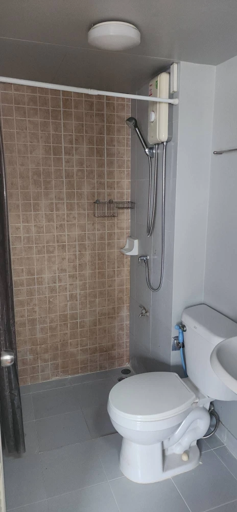 For rent: Lumpini Township Rangsit Klong 1, 6th floor unit, fully furnished. Just bring your bags and move in!