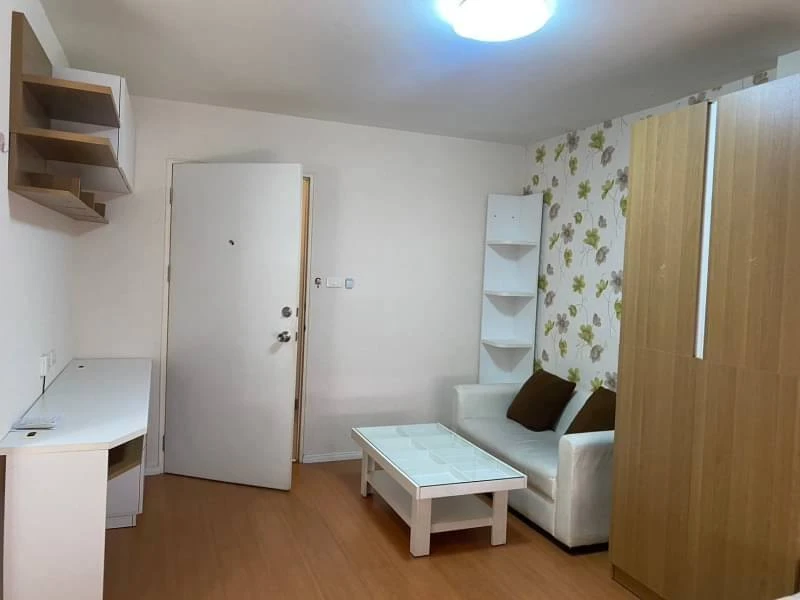 For rent: Lumpini Township Rangsit Klong 1, 7th floor unit. High-quality wallpaper and complete amenities. Book now!