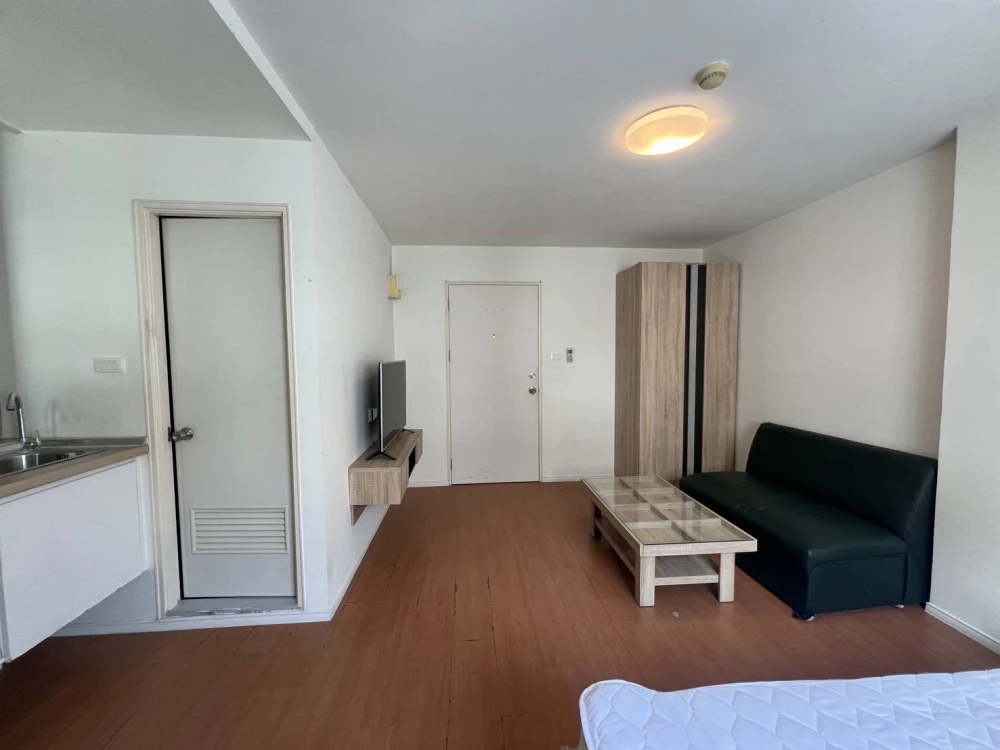 For rent: Lumpini Township Rangsit Klong 1, 7th floor unit, fully furnished. Just bring your bags and move in!
