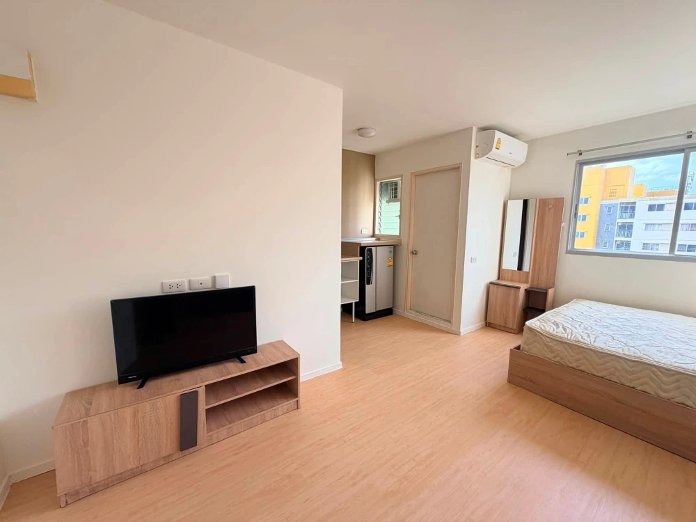 For rent: Lumpini Township Rangsit Klong 1, 7th floor unit, fully furnished. Just bring your bags and move in!