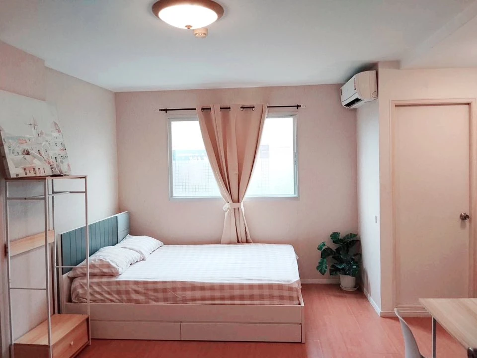 For rent: Lumpini Township Rangsit Klong 1, 1 comfortable room, 3rd floor, fully furnished, just bring your bags and move in.