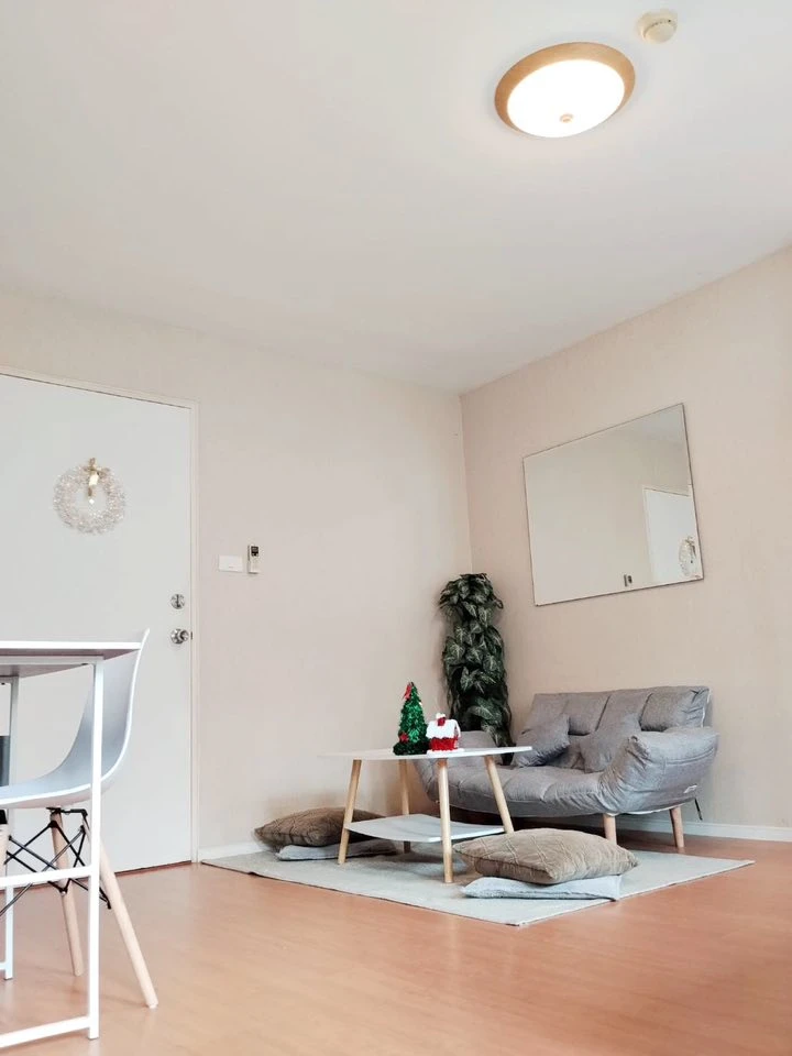 For rent: Lumpini Township Rangsit Klong 1, 1 comfortable room, 3rd floor, fully furnished, just bring your bags and move in.