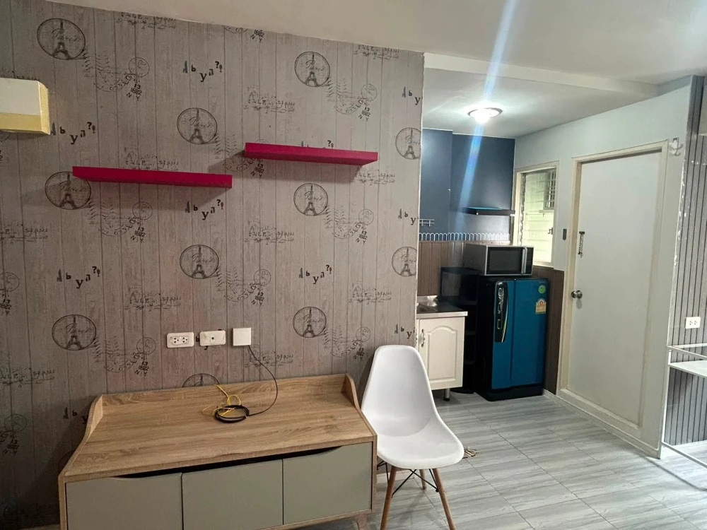 For rent: Lumpini Township Rangsit Klong 1, 4th floor, nice unit with high-quality wallpaper and fully furnished. Book now!