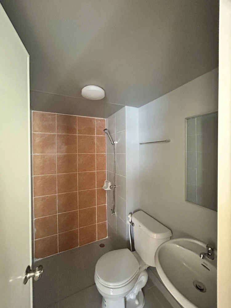 For rent Lumpini Township Rangsit Klong 1, nice room, 5th floor, good location, convenient transportation, reserve now.