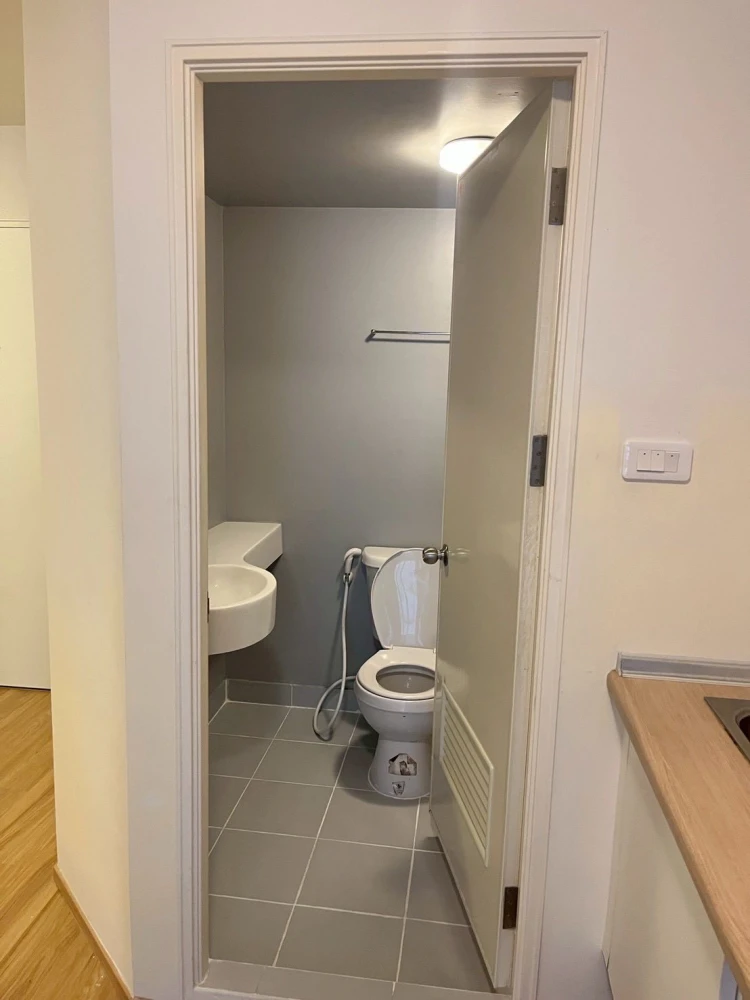 For rent: Lumpini Township Rangsit Klong 1, 1 comfortable room, 5th floor, fully furnished, just bring your bags and move in.