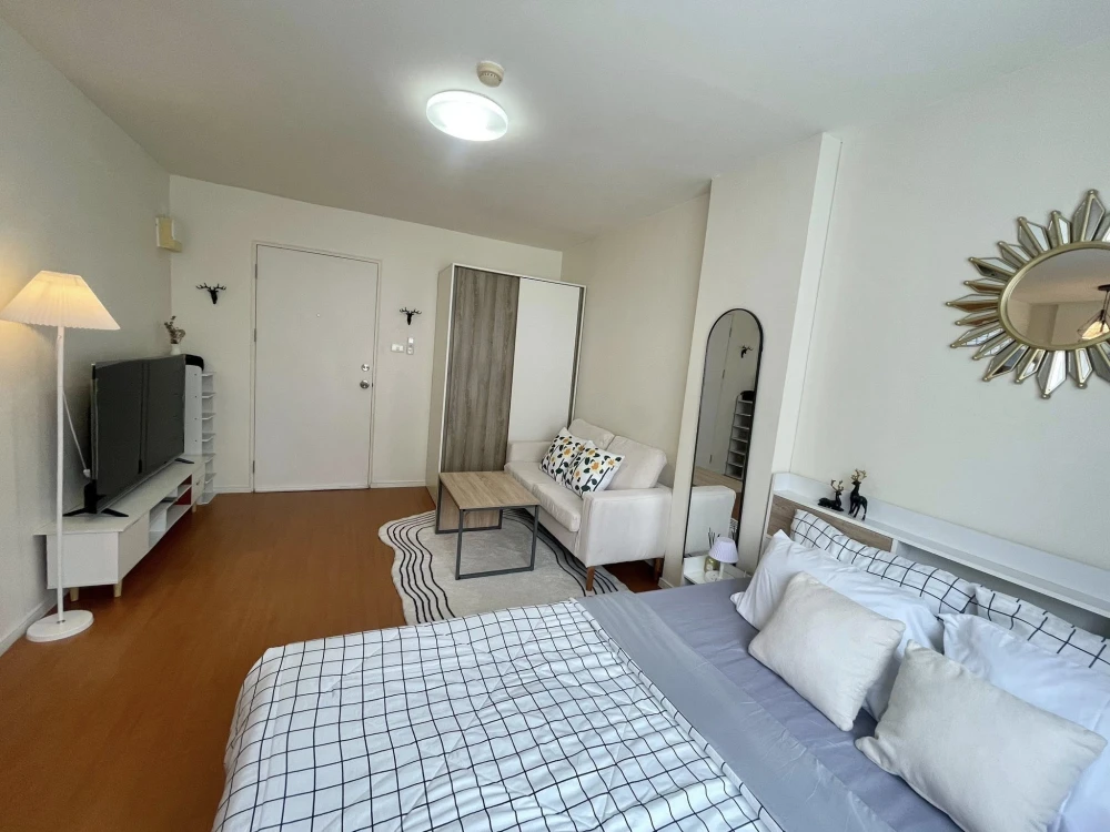 For rent: Lumpini Township Rangsit Klong 1, a lovely apartment on the 7th floor. Minimalist style decor. Just bring your suitcase and move in!